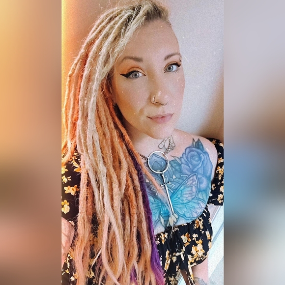 Meet your Posher, Luna - Picture 2 of 3